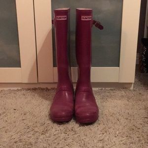 magenta hunter boots
